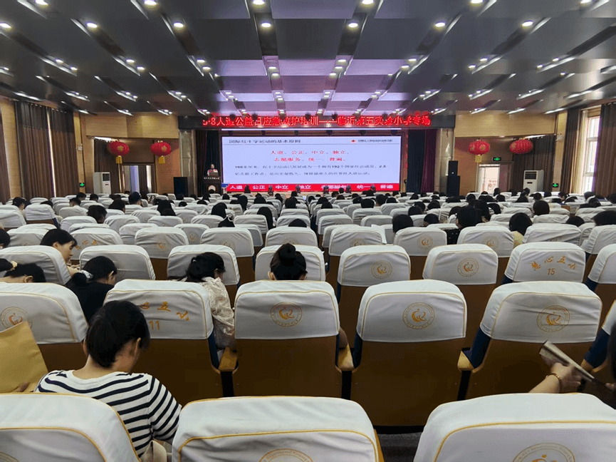 开学第一课，急救培训成“主角” 罗庄区红十字会救护培训走进临沂第五实验小学